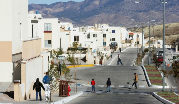 Complejo habitacional de Nogales, con vistas a la frontera